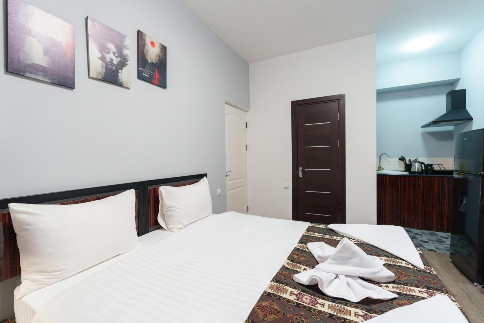 Gh Family Hotel Yerevan Ngoại thất bức ảnh