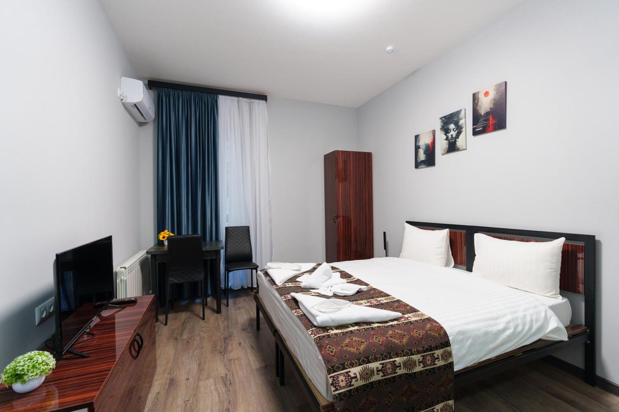 Gh Family Hotel Yerevan Ngoại thất bức ảnh