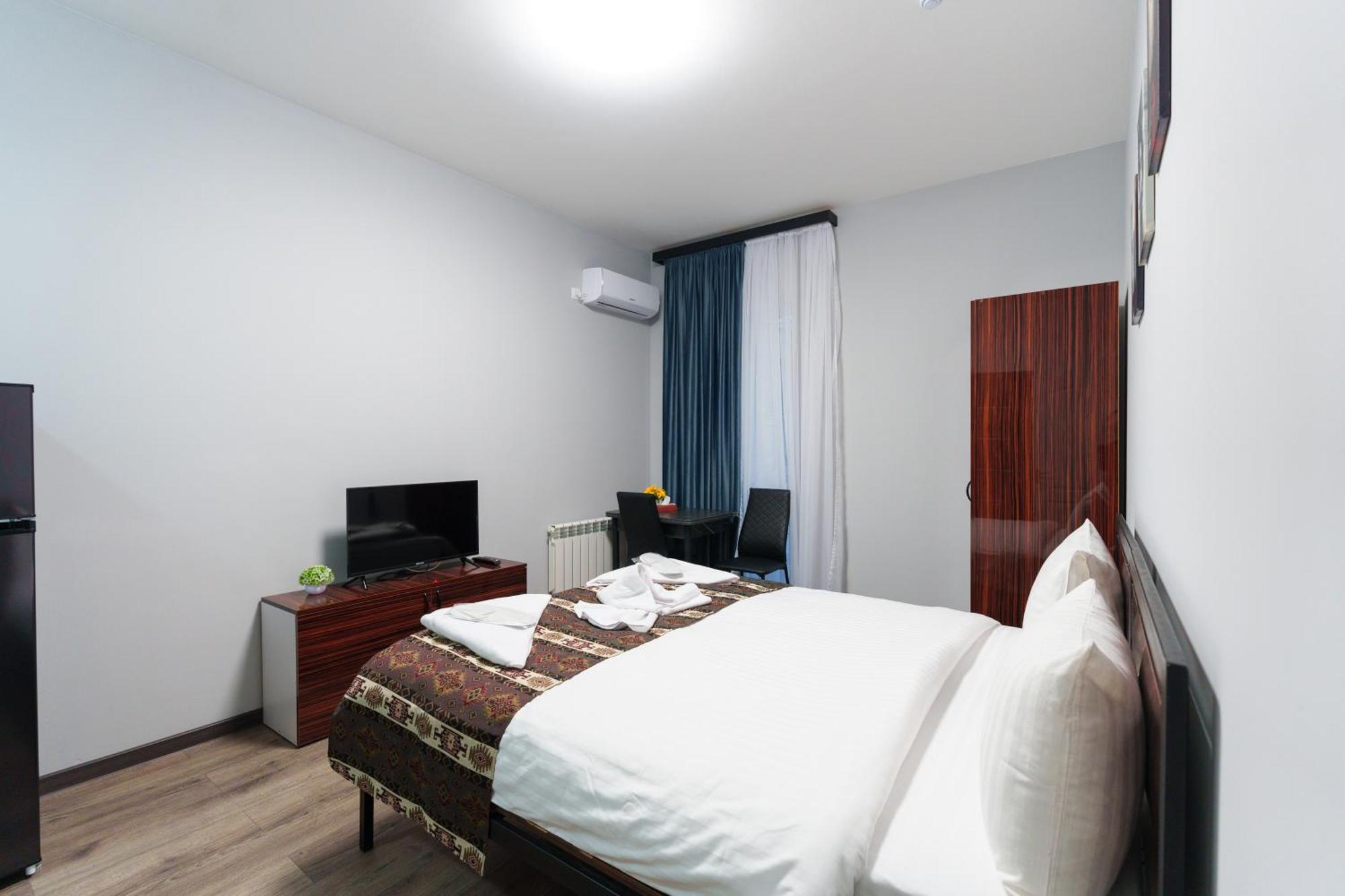 Gh Family Hotel Yerevan Ngoại thất bức ảnh