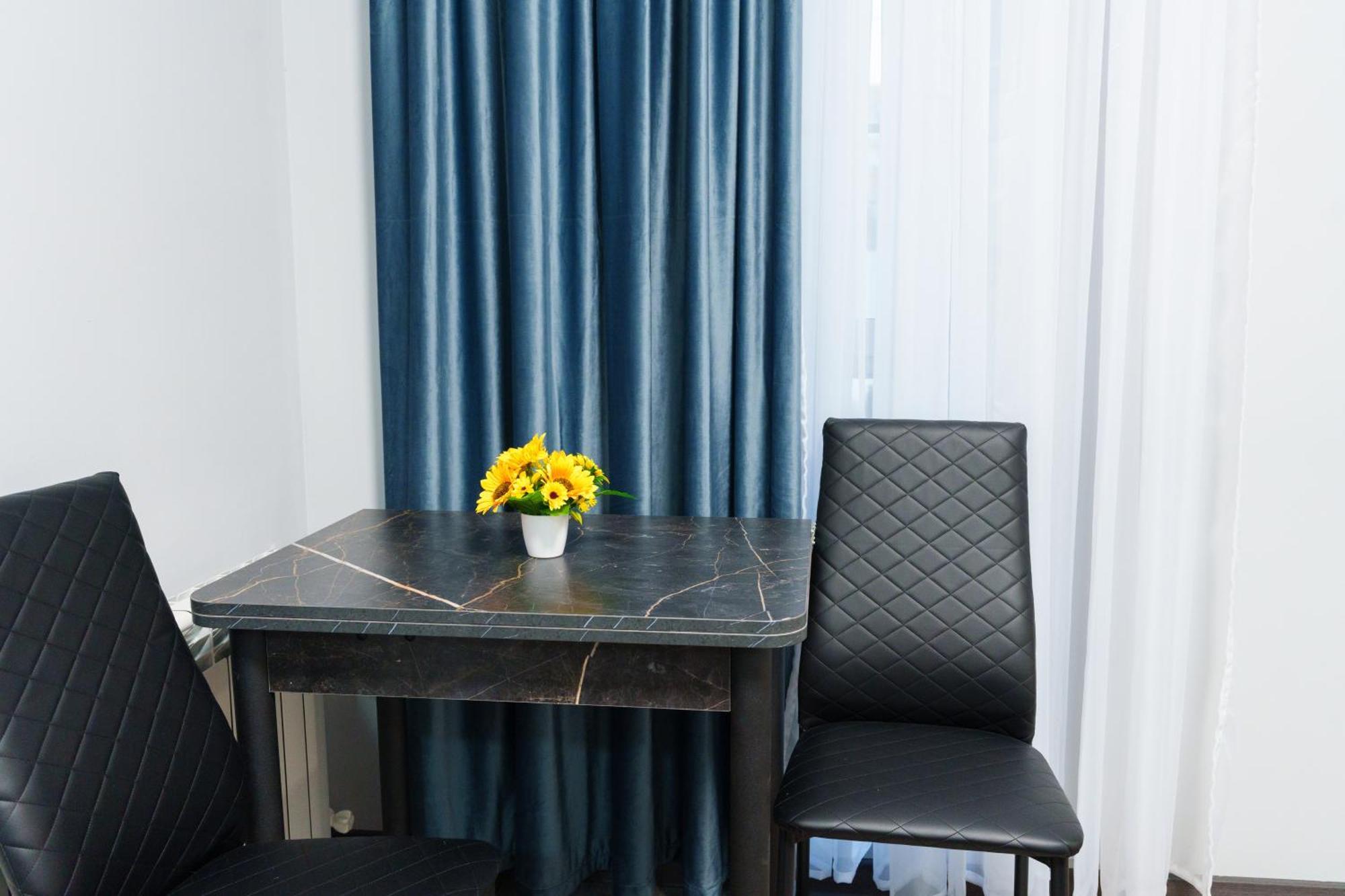 Gh Family Hotel Yerevan Ngoại thất bức ảnh