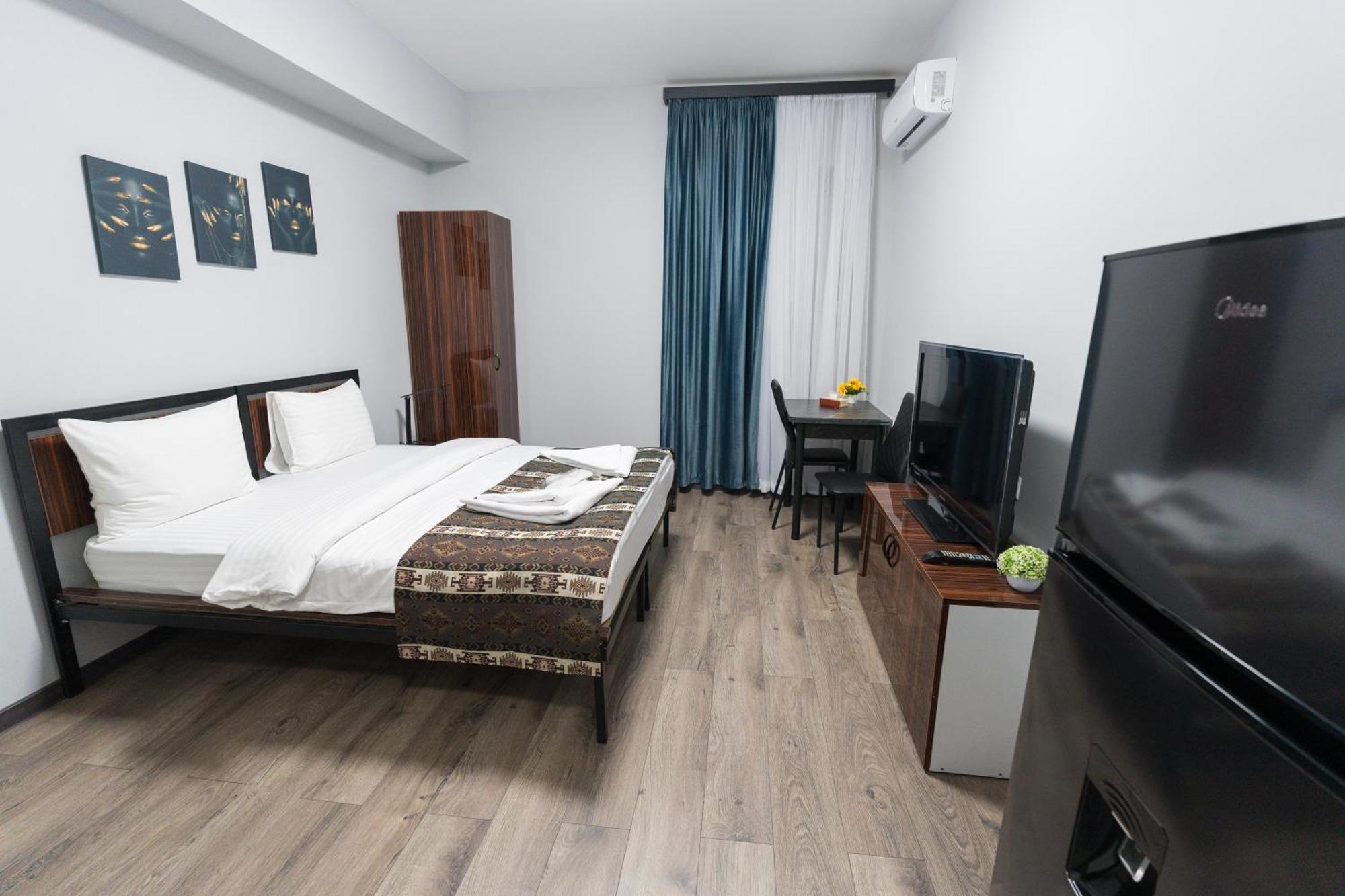 Gh Family Hotel Yerevan Ngoại thất bức ảnh