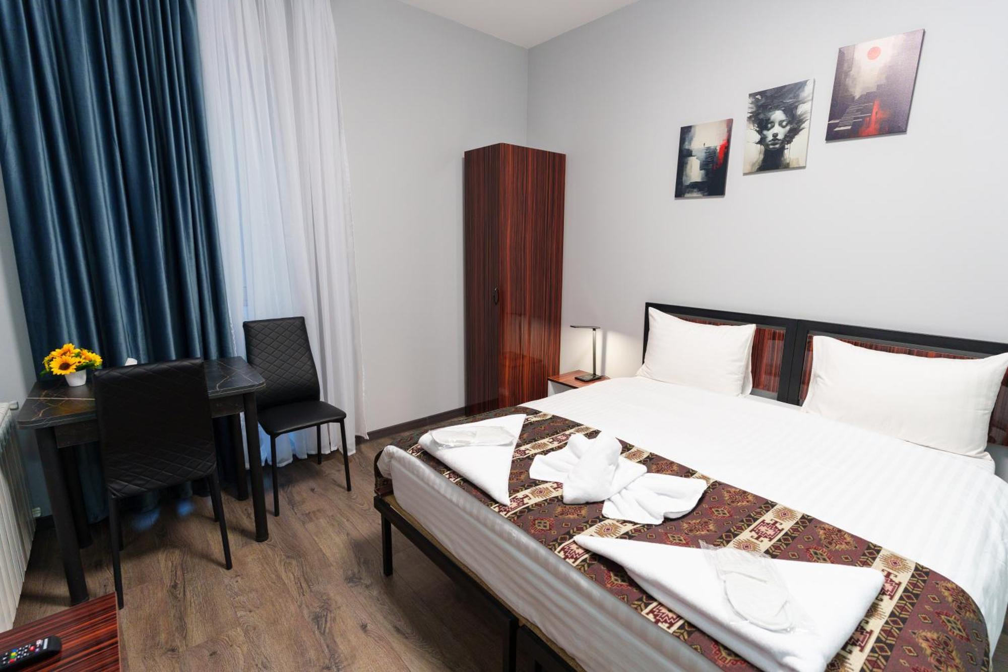 Gh Family Hotel Yerevan Ngoại thất bức ảnh