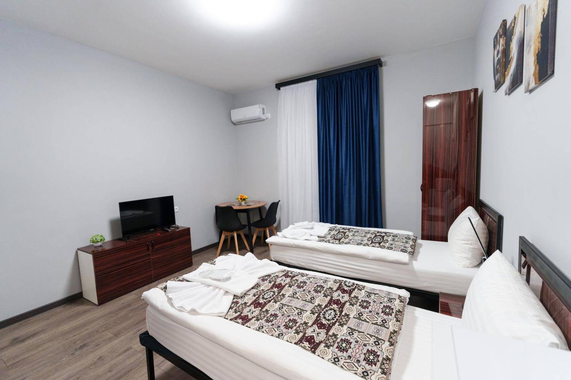 Gh Family Hotel Yerevan Ngoại thất bức ảnh