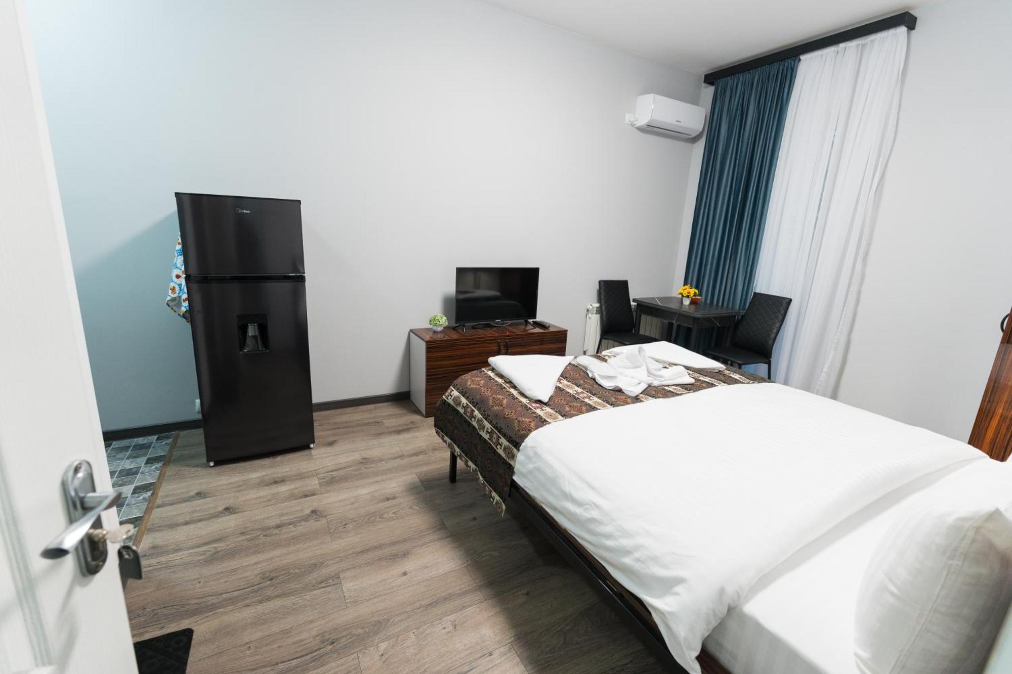 Gh Family Hotel Yerevan Ngoại thất bức ảnh